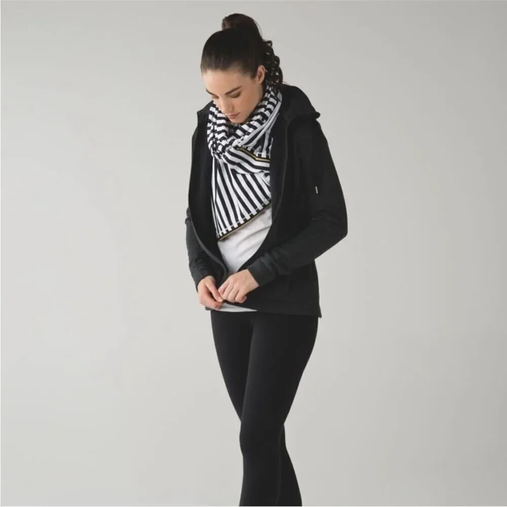 LULULEMON | *RARE* Black & White Apex Stripe Zip Vinyasa Scarf One Size Fits All